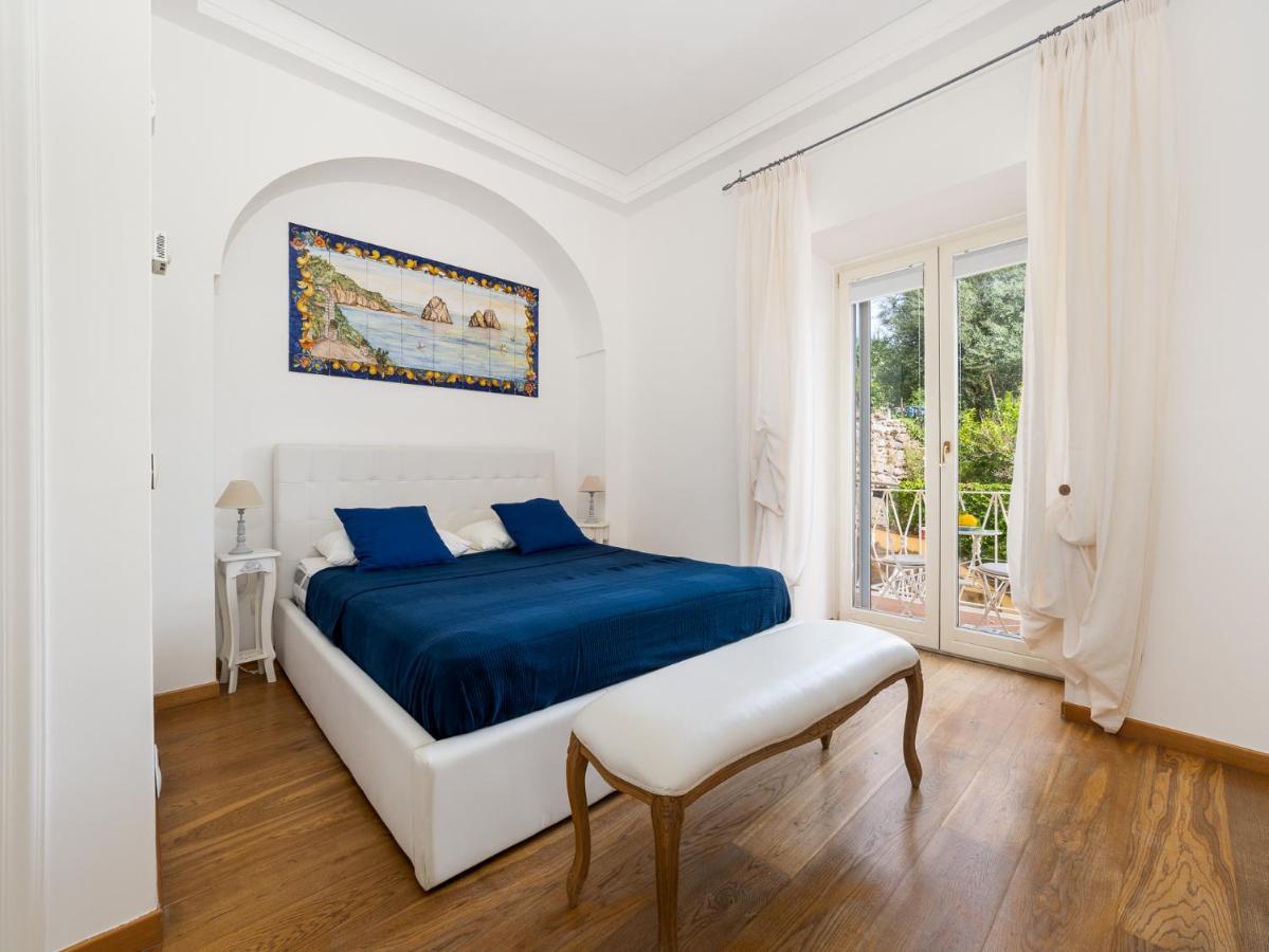 Faraglioni Di Península Sorrentina