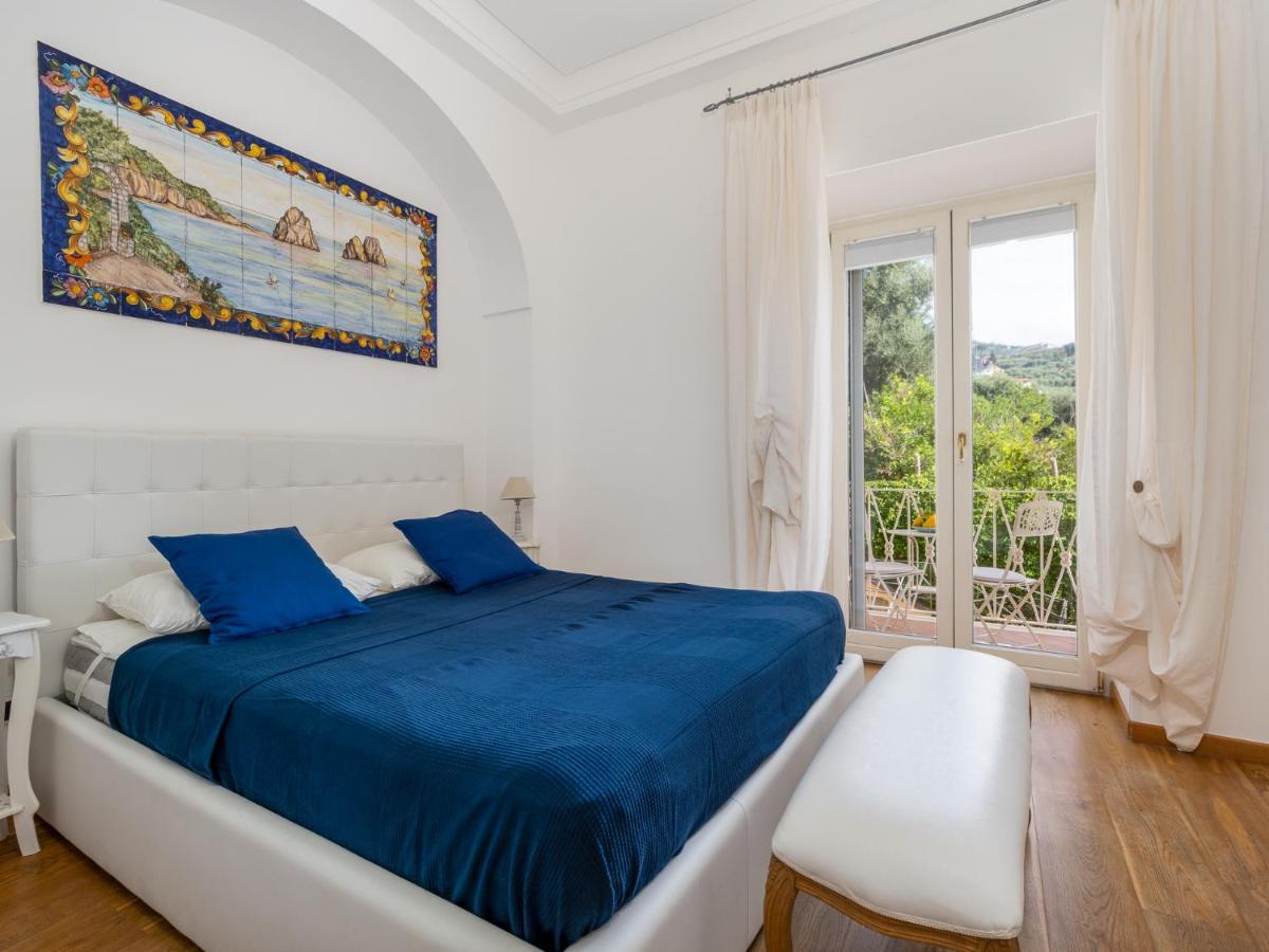 Faraglioni Di Península Sorrentina