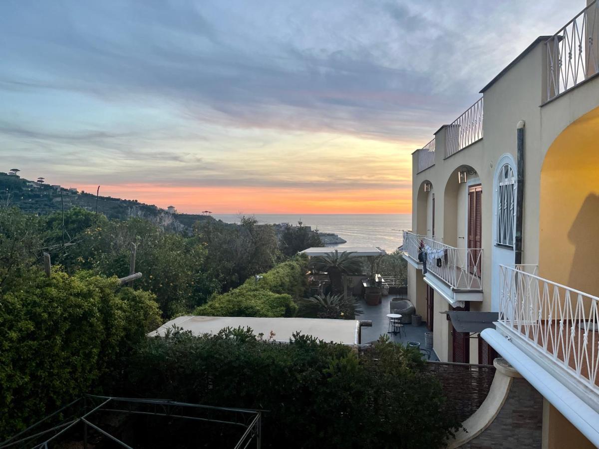 Pensión Faraglioni Di Península Sorrentina