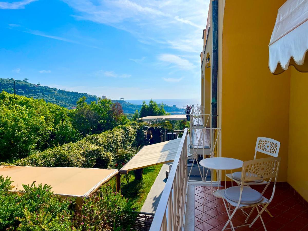 Faraglioni Di Península Sorrentina